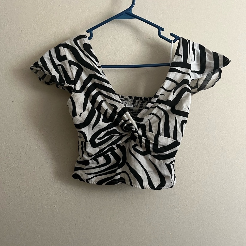 Twist Front Top